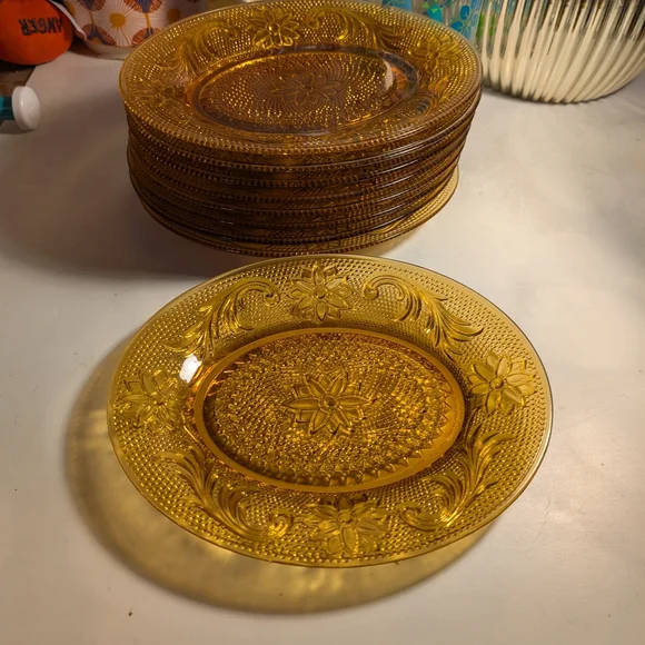 Tiara Amber Pressed Glass Dessert Plates - Set of 9 - Picture 4 of 4